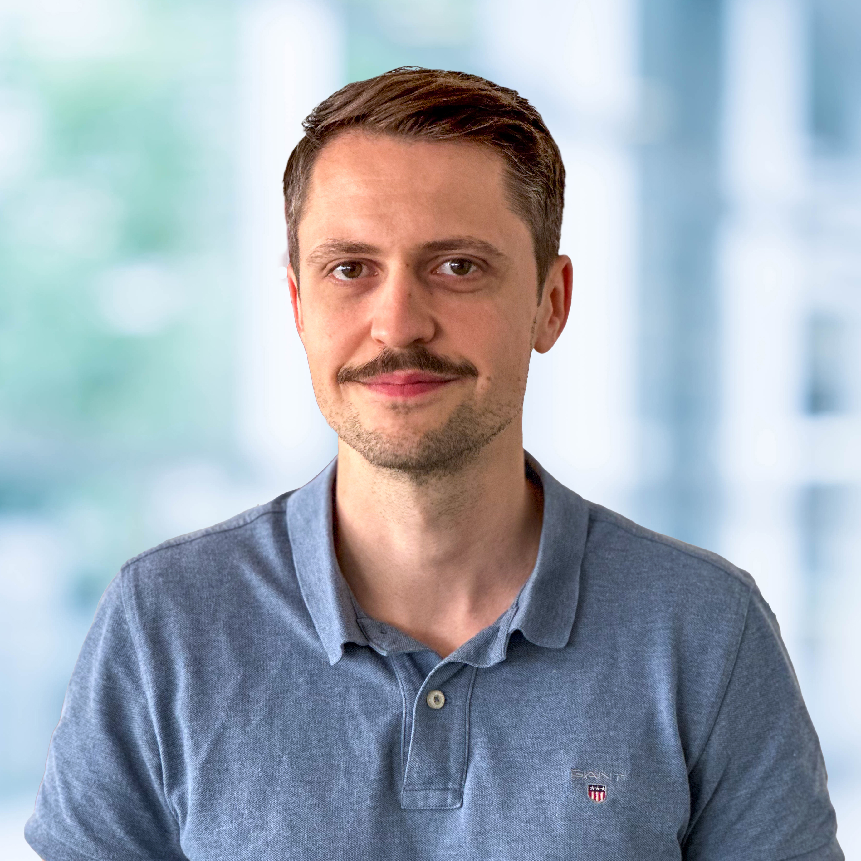 Mitarbeiterin oder Mitarbeiter bei Halbach