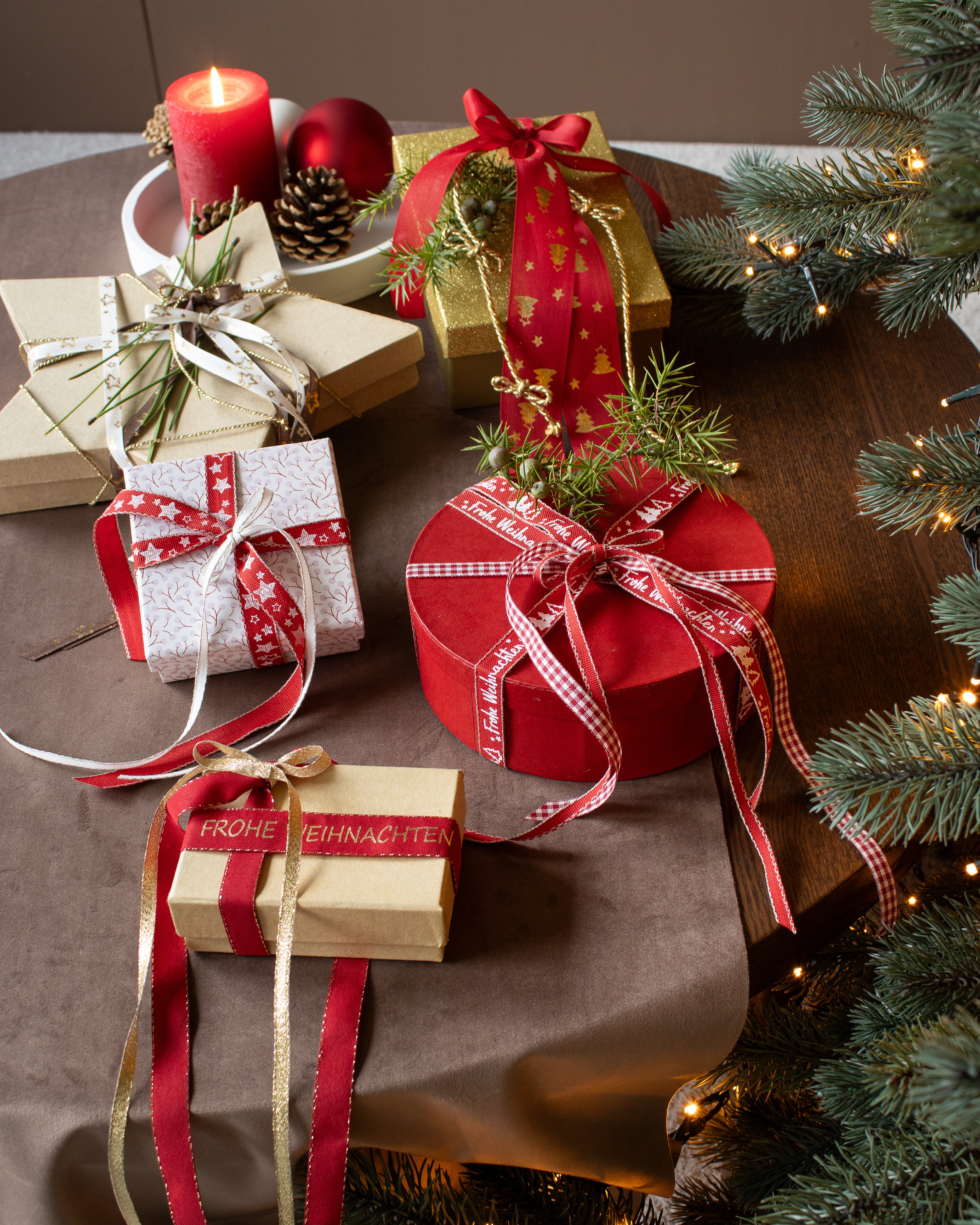 Weihnachtsbänder für Geschenkverpackungen, Schleifen und Adventsdeko